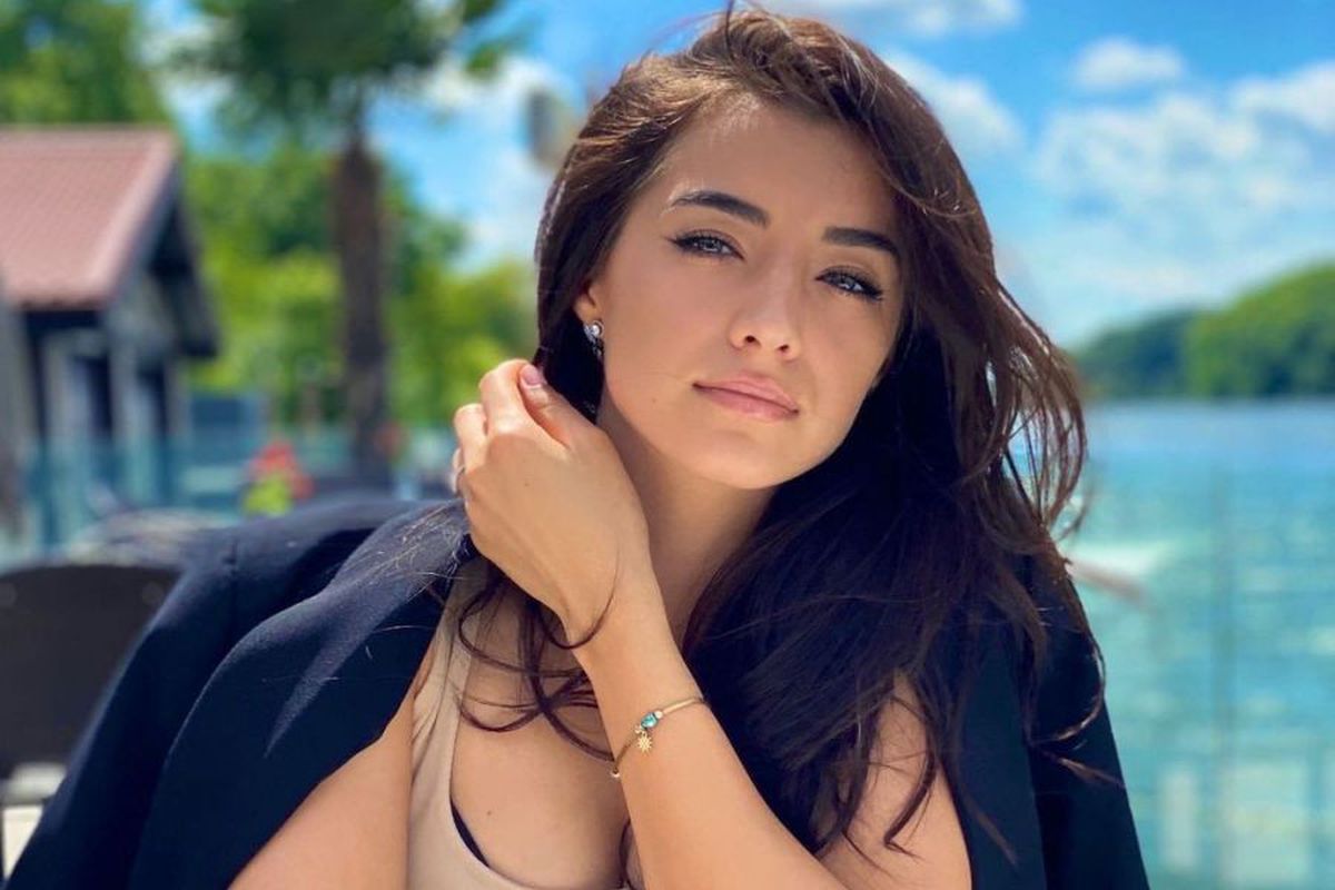 FOTO Ea se află în spatele formei de invidiat a lui Dennis Man! Cum arată fosta Miss Arad cu care fotbalistul se iubește de 7 ani