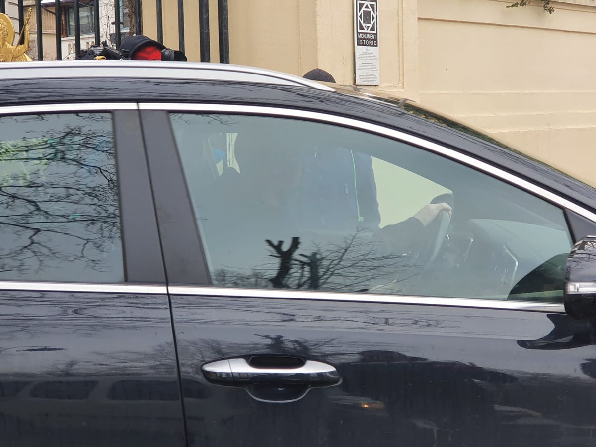 Zi plină la FCSB: pleacă Man, vine Vukusic