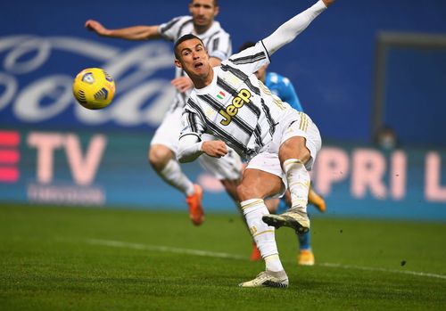 Cristiano Ronaldo, starul lui Juventus, va fi amendat, după ce s-a distrat cu Georgina în stațiunea Courmayeur, din Valle d’Aosta. Foto: Guliver/GettyImages