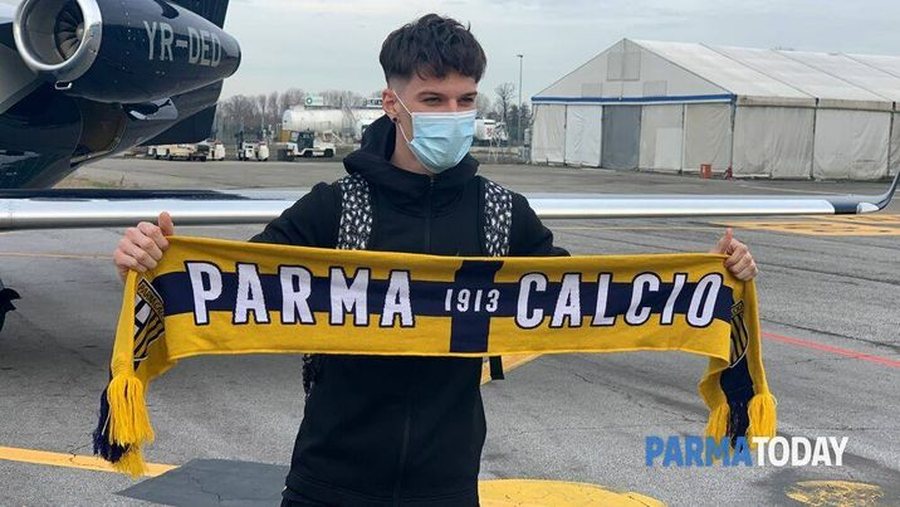 VIDEO // UPDATE Dennis Man a ajuns în Italia » Prima poză la Parma + cum i-a impresionat pe suporteri