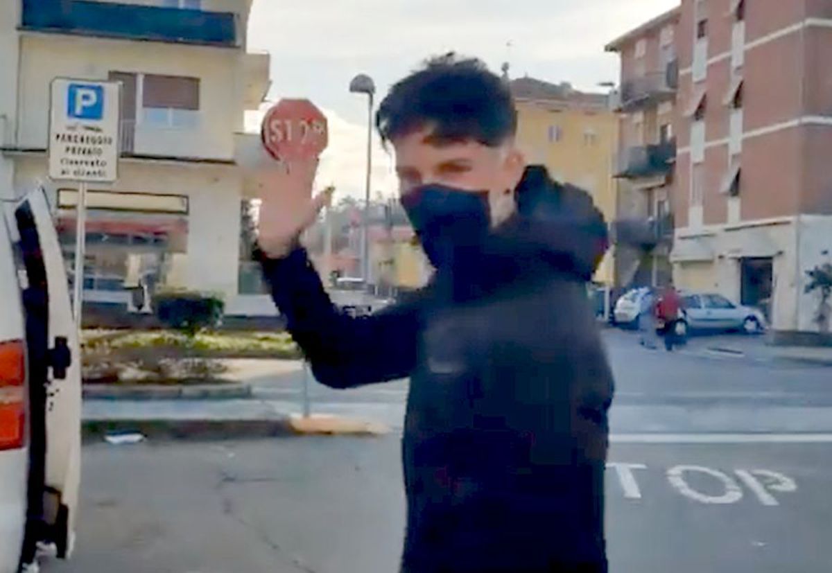 VIDEO // UPDATE Dennis Man a ajuns în Italia » Prima poză la Parma + cum i-a impresionat pe suporteri