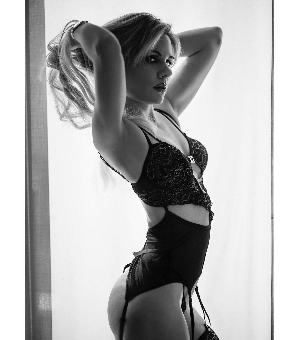 GALERIE FOTO Beatrice e cea mai sexy fană a lui Dennis Man și Valentin Mihăilă