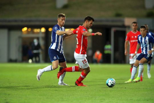 Potrivit presei din Lisabona, Santa Clara, locul 10 din Portugalia, va rezilia contractul cu Andrei Chindriș (23 de ani). Fundașul central cumpărat de la FC Botoșani vara trecută nu s-a impus în Peninsula Iberică.