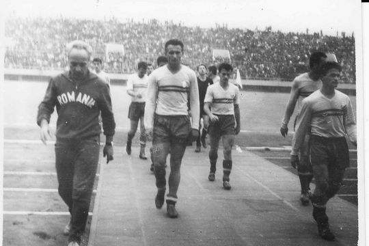 SIlviu Ploeşteanu, primul din stânga, a dus naţionala României pe locul 5 la JO de la Tokyo, din 1964