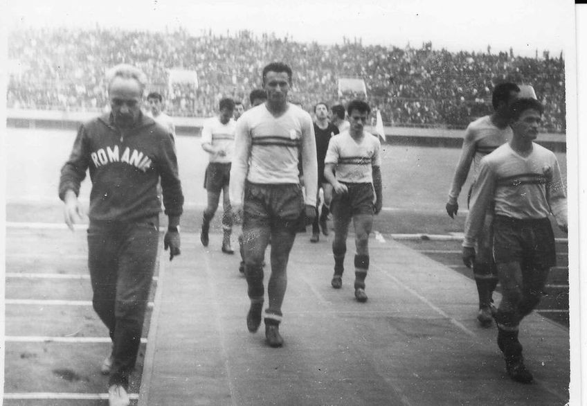 SIlviu Ploeşteanu, primul din stânga, a dus naţionala României pe locul 5 la JO de la Tokyo, din 1964