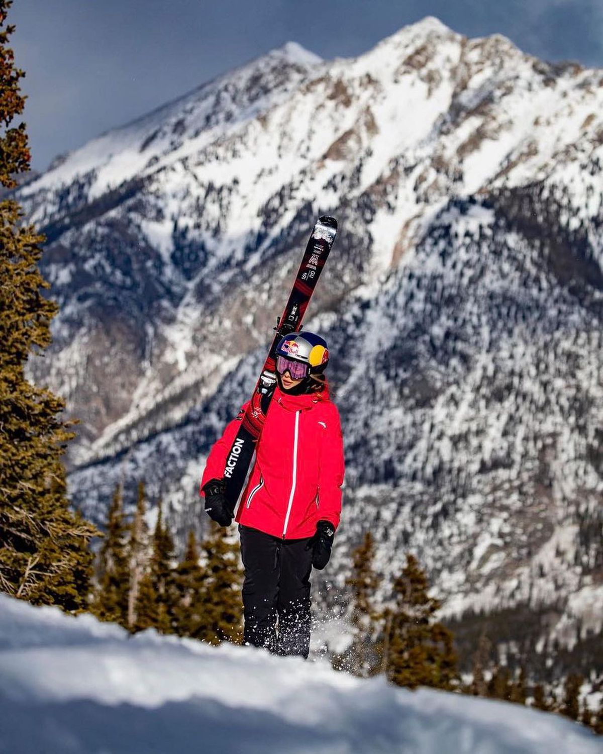 Povestea schioarei care s-a născut în SUA, dar va concura pentru China la Jocurile Olimpice » În timpul liber ea e model și creatoare de genți și bijuterii