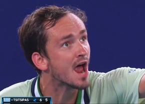 Stefanos Tsitsipas - Daniil Medvedev, a doua semifinală de la Australian Open 2022! Criză de nervi a rusului: „Ești idiot? Uită-te la mine, cu tine vorbesc!”