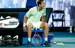 Medvedev - Nadal, finală cu mize istorice la Australian Open » Criza rusului în semifinala cu Tsitsipas: „Ești prost? Uită-te la mine, cu tine vorbesc!”