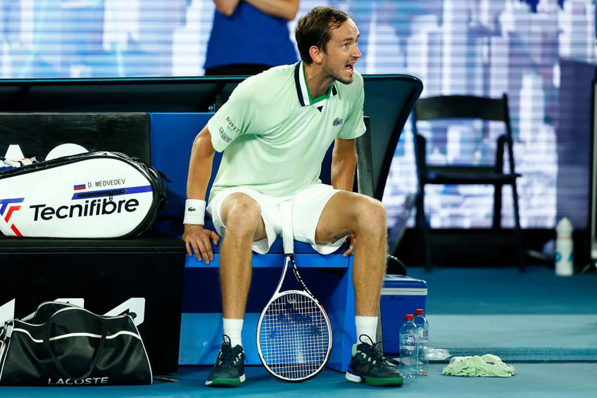 Stefanos Tsitsipas (4 ATP) și Daniil Medvedev (2 ATP) se întâlnesc în a doua semifinală de la Australian Open 2022. Partida poate fi urmărită liveSCORE pe GSP.ro și este televizată pe Eurosport 1.