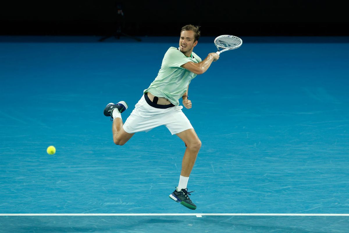 Medvedev - Nadal, finală cu mize istorice la Australian Open » Criza rusului în semifinala cu Tsitsipas: „Ești prost? Uită-te la mine, cu tine vorbesc!”