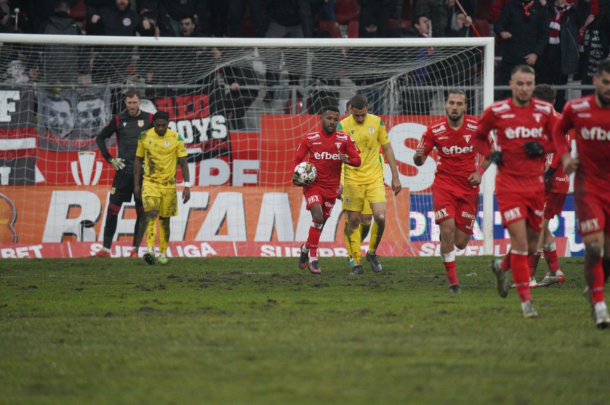 Așa, da! Gazonul de pe Arena Națională arată impecabil, cu câteva ore înainte de FCSB - Farul