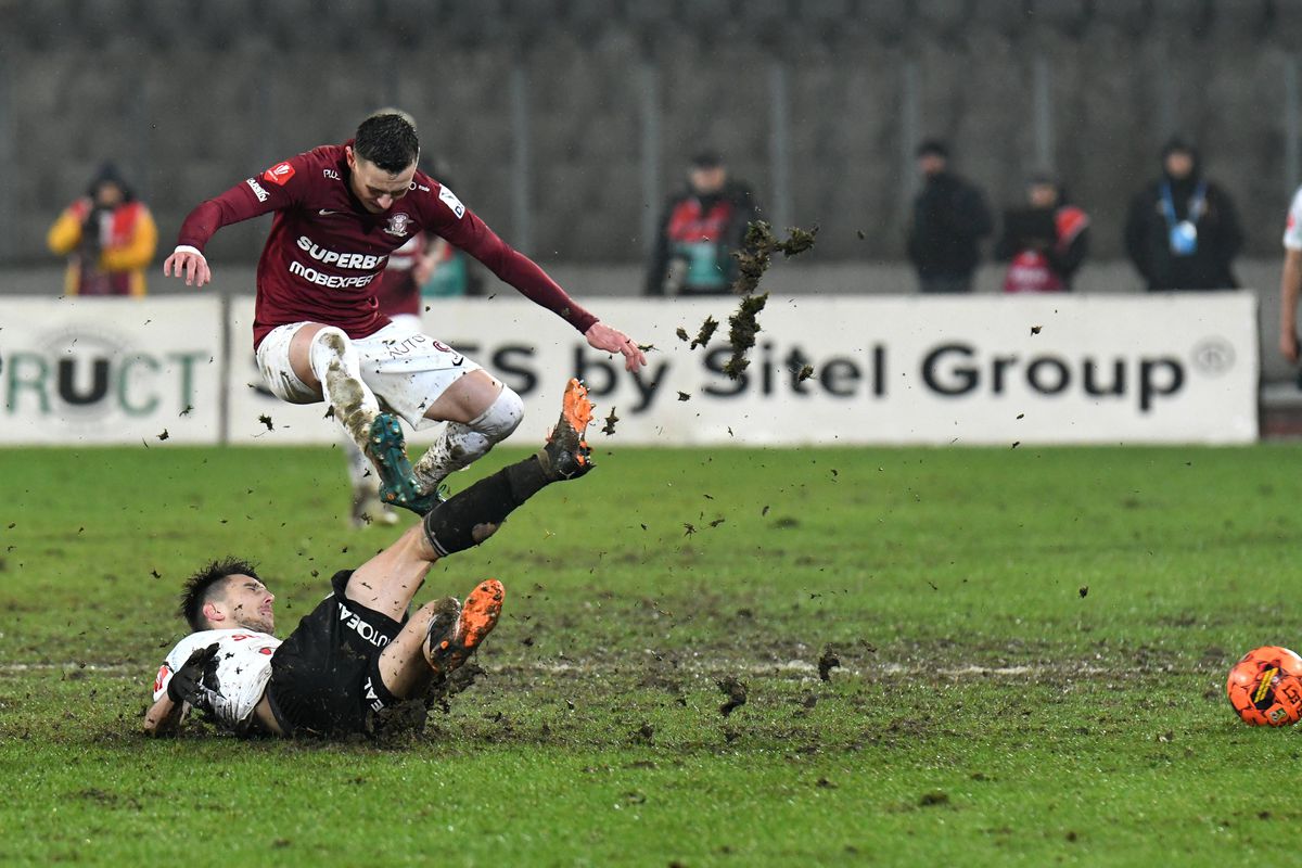 U Cluj - Rapid 0-0 s-a jucat în noroi