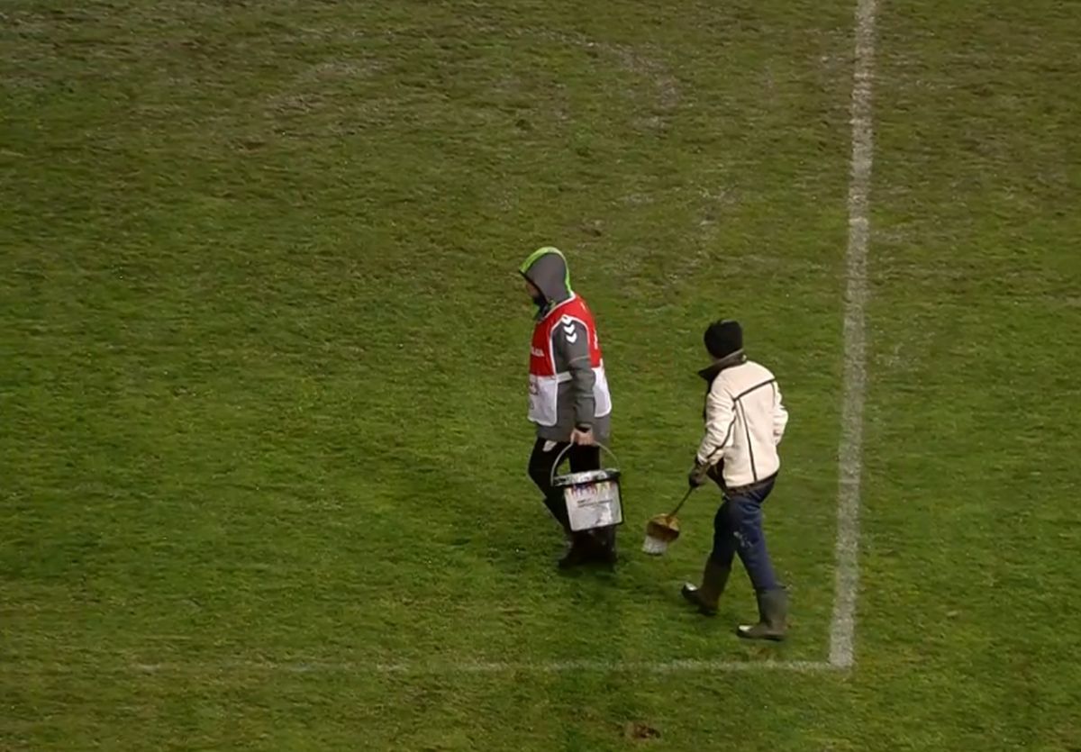 Nae Constantin, încurcat de mocirla de pe „Ilie Oană”: „În mod normal, Budescu ar fi fost titular” + Pierdere grea pentru Petrolul: „Se vorbește de operație”