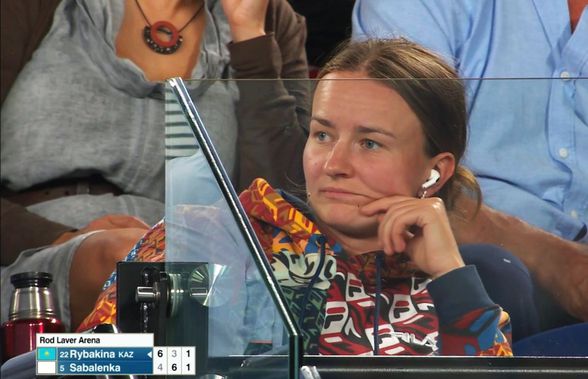 5 detalii din tribune, la finala feminină: Krejčíková is not impressed :D + campioana de la juniori e fascinată de smartphone