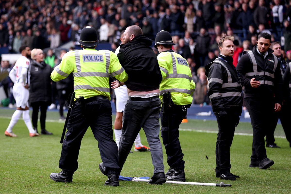Incidente sângeroase la meciul West Bromwich - Wolverhampton
