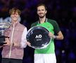 Jannik Sinner și Daniil Medvedev la festivitatea de premiere Foto: Guliver/GettyImages