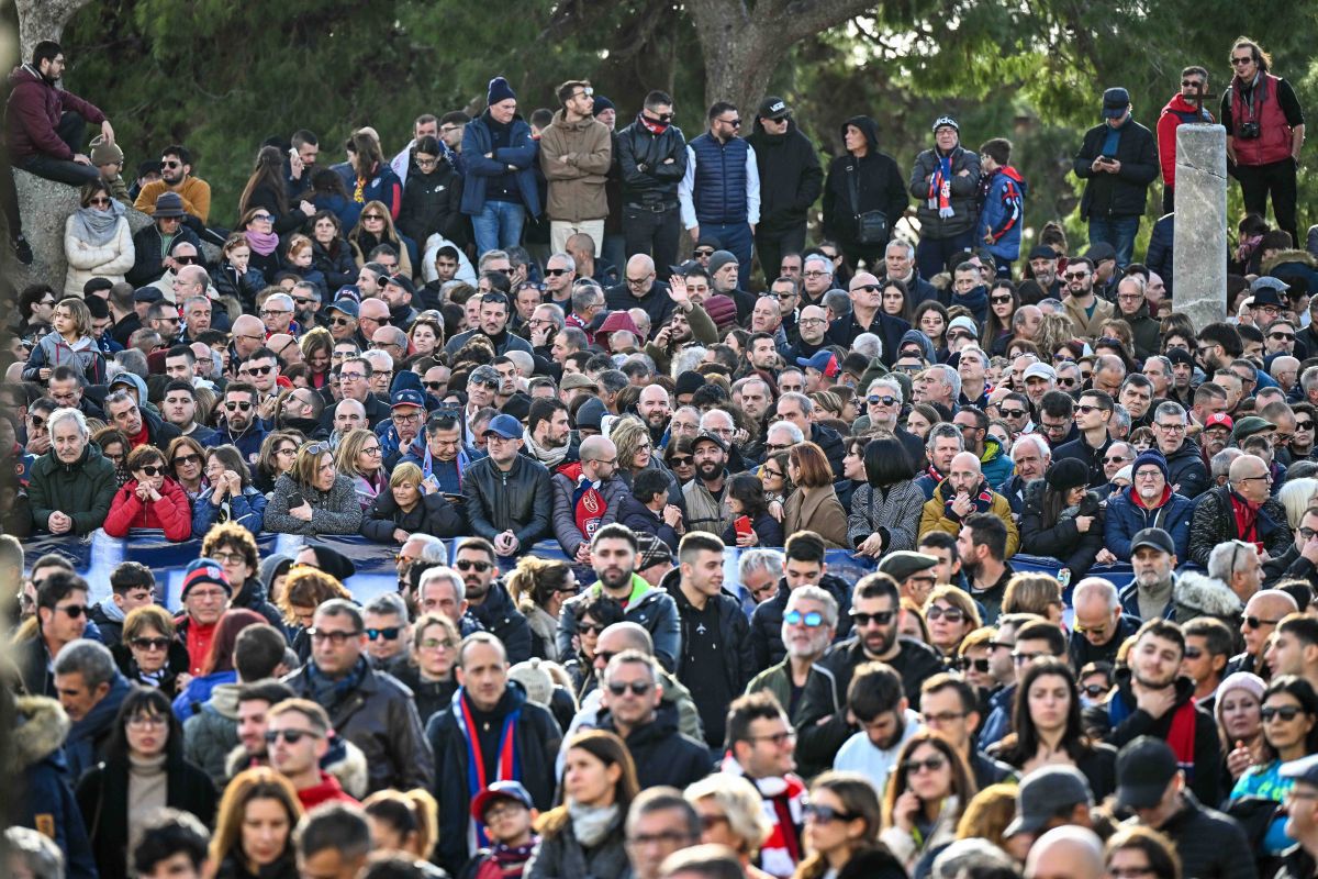 Imagini emoționante de la înmormântarea marelui golgheter Gigi Riva » 30.000 de oameni au venit să-i spună adio legendei fotbalului italian » Buffon a izbucnit în plâns