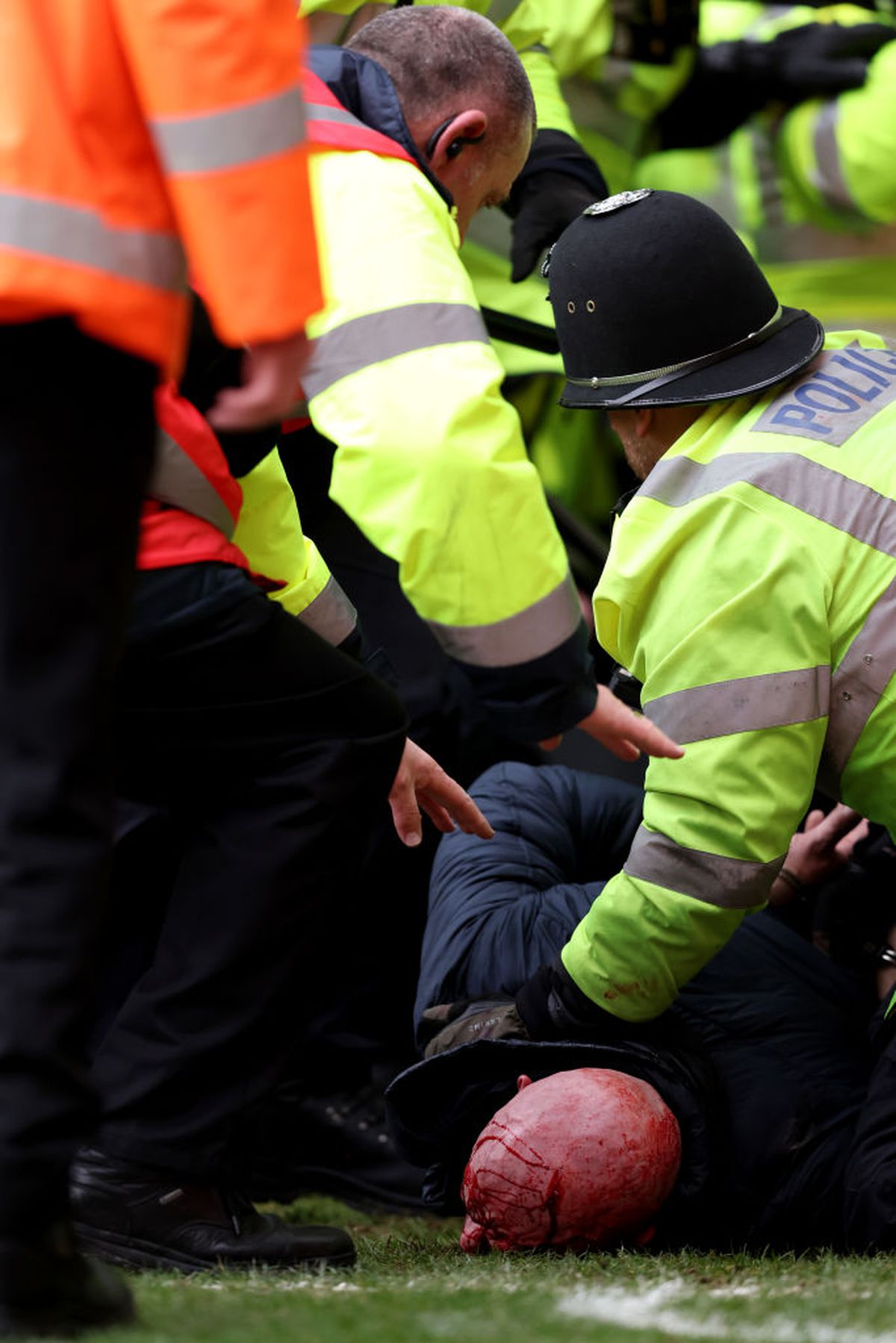 Incidente sângeroase la meciul West Bromwich - Wolverhampton