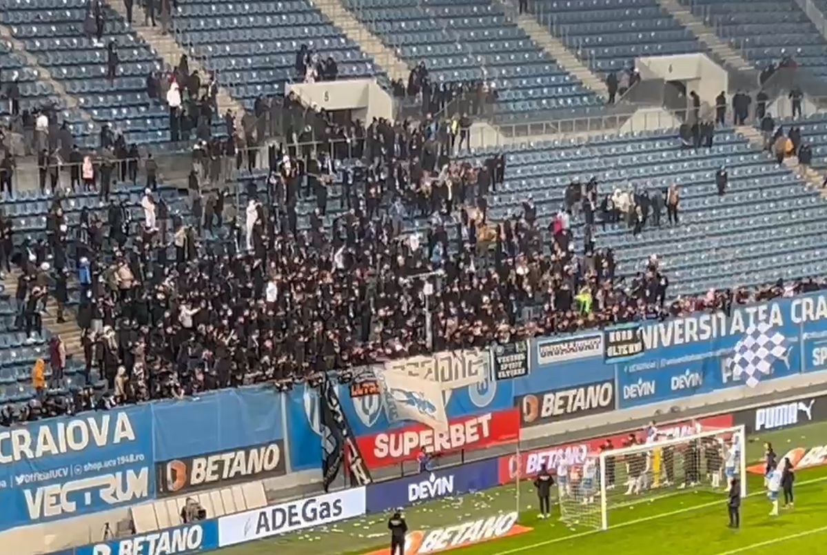 CSU Craiova - FCSB 0-3. Cum au reacționat ultrașii olteni în momentul în care jucătorii lui Petev au venit la peluză » Imaginile surprinse de reporterii GSP la finalul partidei