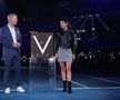 Actrița cubaneză Ana de Armas, 35 de ani, a prezentat alături de Jim Courier trofeul finalei masculine de la Australian Open 2024, foto: Guliver/gettyimages