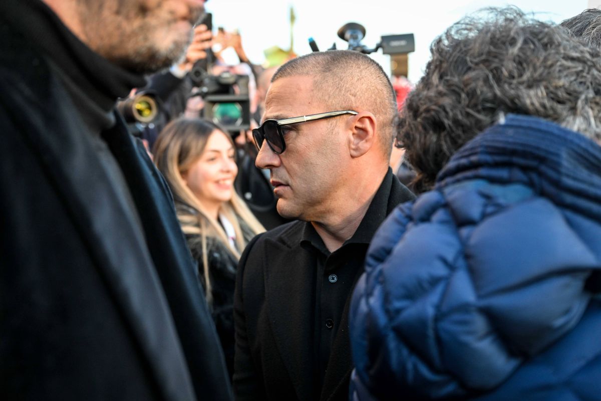 Imagini emoționante de la înmormântarea marelui golgheter Gigi Riva » 30.000 de oameni au venit să-i spună adio legendei fotbalului italian » Buffon a izbucnit în plâns