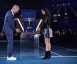 Actrița cubaneză Ana de Armas, 35 de ani, a prezentat alături de Jim Courier trofeul finalei masculine de la Australian Open 2024, foto: Guliver/gettyimages