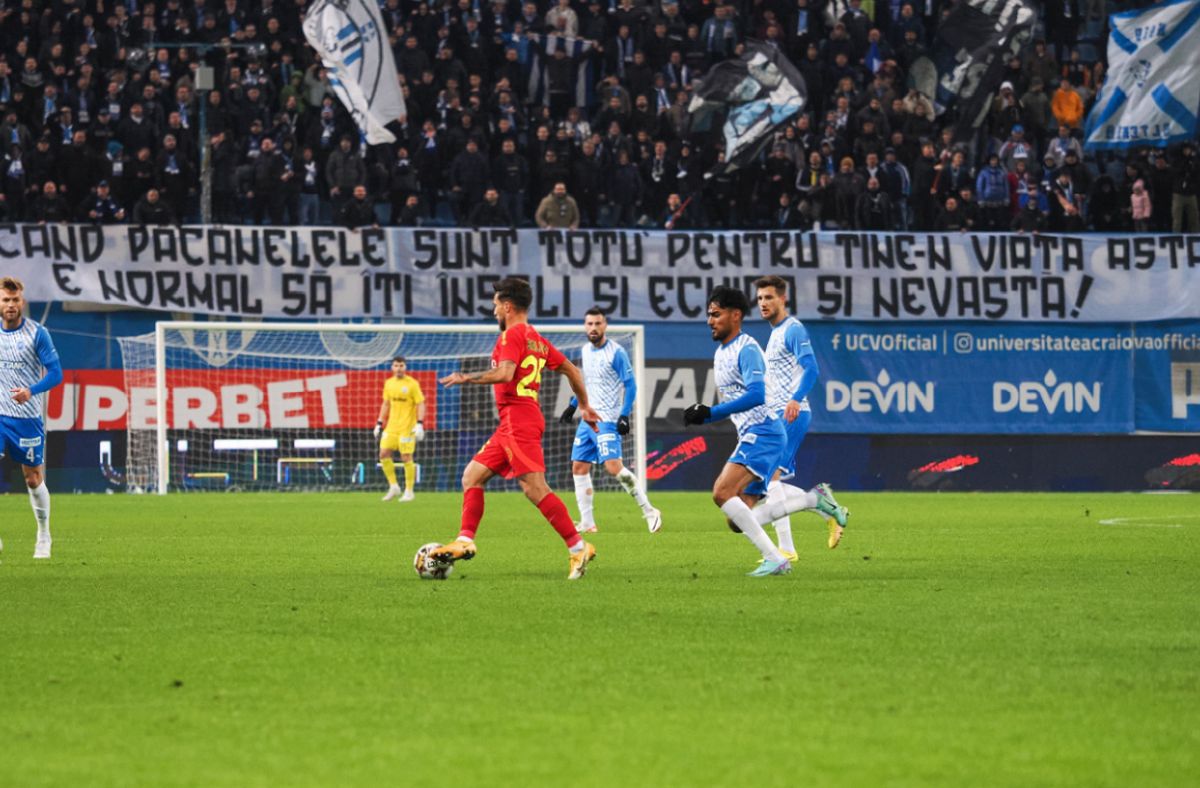 O peluză întreagă a aruncat cu bani falși spre el! Inamicul numărul 1 la Craiova - FCSB: „Normal că ți-ai înșelat și echipa, și nevasta!”