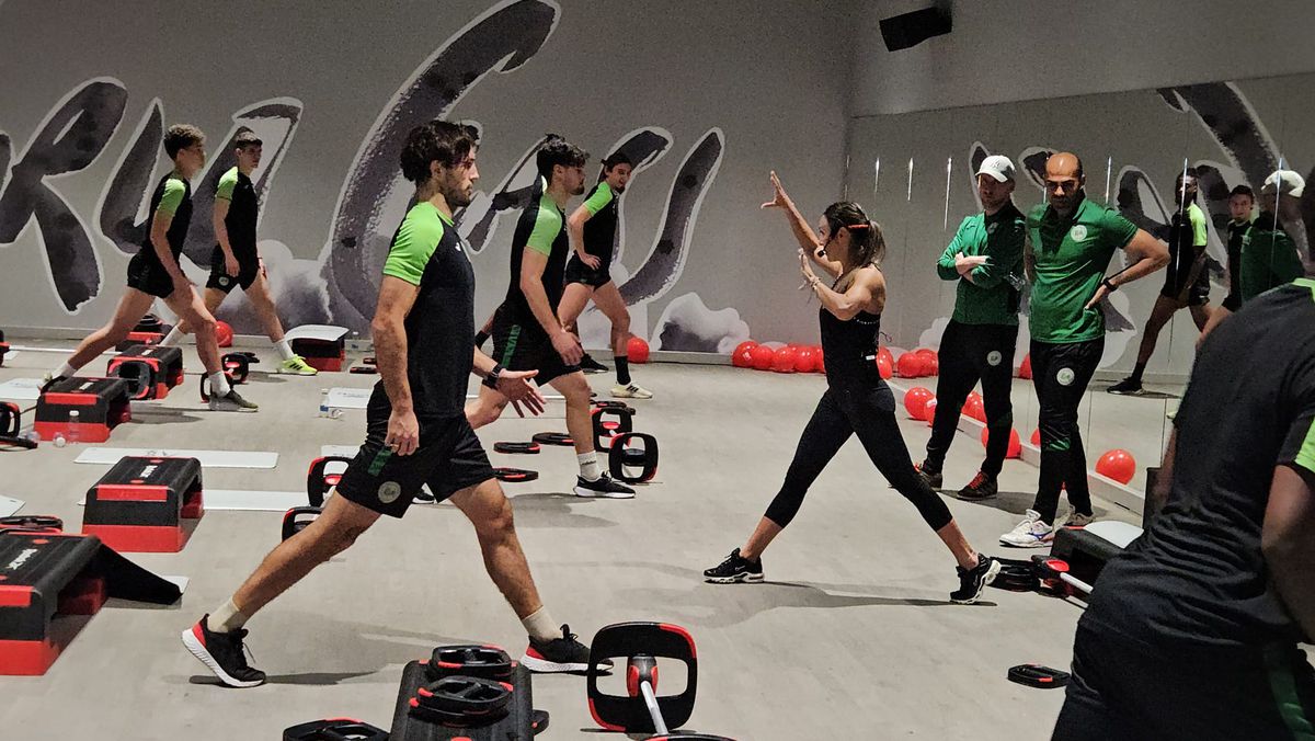 Concordia Chiajna s-a pregătit cu o antrenoare de fitness! Imagini inedite de la antrenament: cine i-a îmblânzit pe fotbaliști