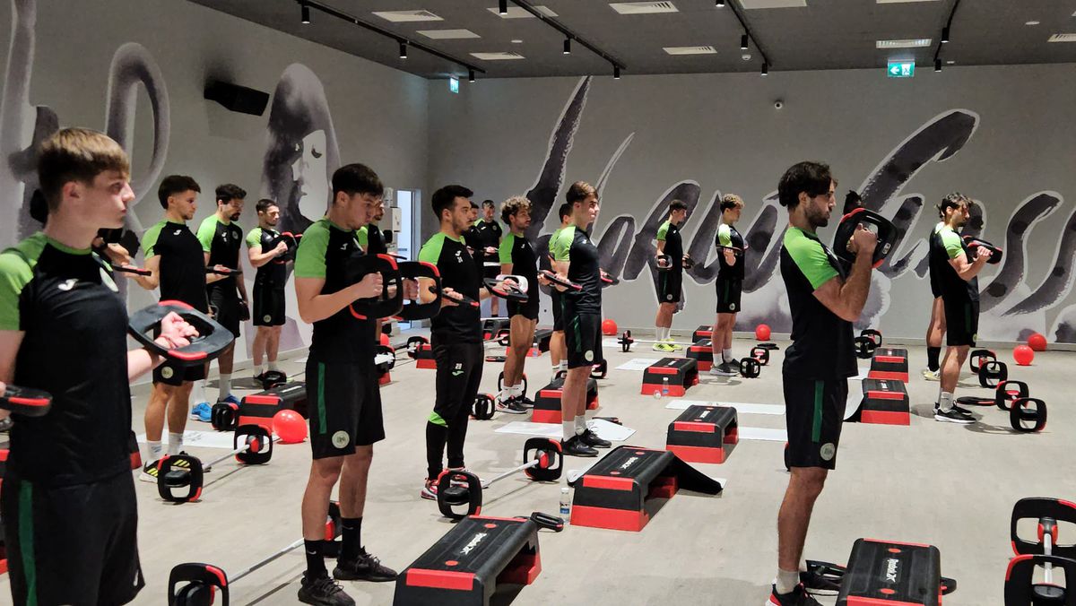 Concordia Chiajna s-a pregătit cu o antrenoare de fitness! Imagini inedite de la antrenament: cine i-a îmblânzit pe fotbaliști