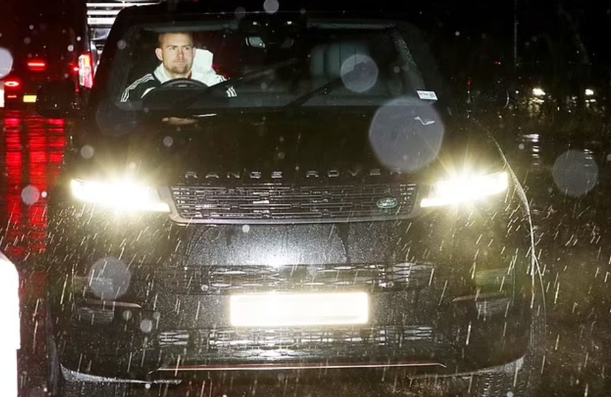 Limuzinele conduse de jucătorii și managerul lui Manchester United