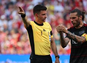 Un neamț va arbitra FCSB - Manchester United! Sezonul trecut a fost implicat într-o fază controversată: a ratat o intrare dură, apoi și-a prezentat scuze