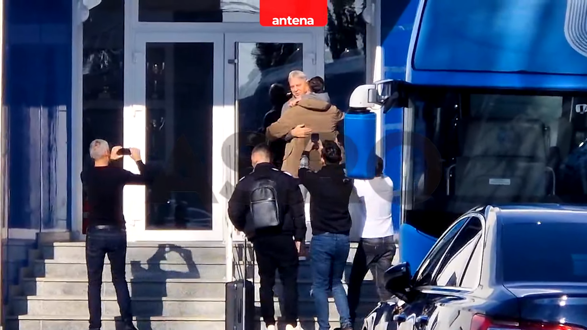 Mirel Rădoi a ajuns la Craiova! Primele imagini cu noul antrenor al oltenilor » Cine l-a întâmpinat