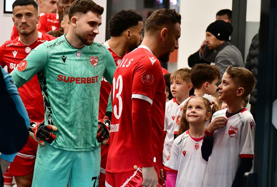 Mister „Clean Sheet” » Secretele lui Alexandru Roșca, omul imbatabil de la Dinamo: „Vorbesc foarte mult, lucrează împreună”