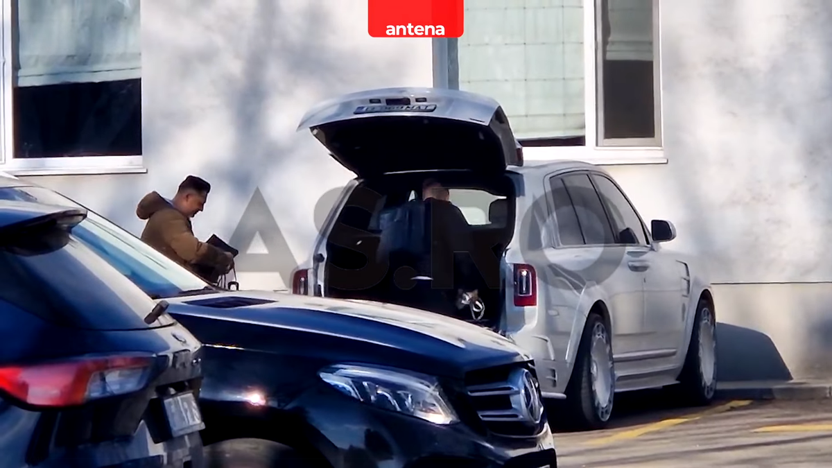 Primele imagini cu Mirel Rădoi la baza Universității Craiova