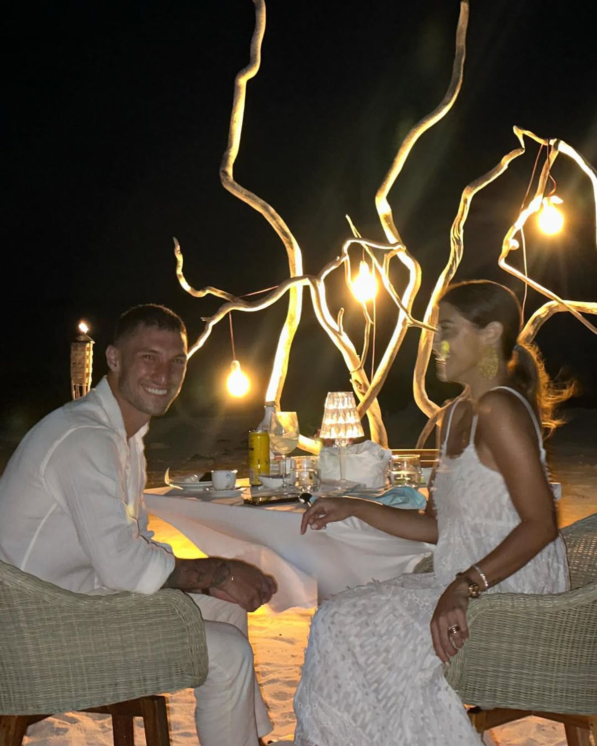 Vedeta lui Napoli și-a cerut iubita în căsătorie » Fotbalistul, avertizat: „Nu va fi ușor să fii viitorul meu soț”