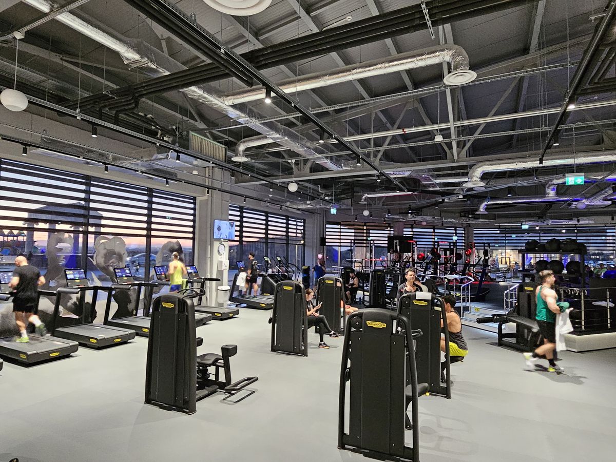 Antrenament Concordia Chiajna la deschiderea sălii World Class Cosmopolis + imagini fitness