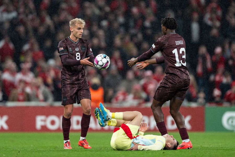 Danezii Patrick Dorgu, alături de Gustav Isaksen, într-un meci cu Spania de a Copenhaga din noiembrie 2024 / Foto: Imago „Man pentru Mau”: Dennis Man la Lazio! Cum ar putea ajunge românul la echipa de top din Serie A