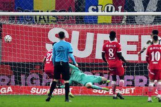 Mister „Clean Sheet” » Secretele lui Alexandru Roșca, omul imbatabil de la Dinamo: „Vorbesc foarte mult, lucrează împreună”