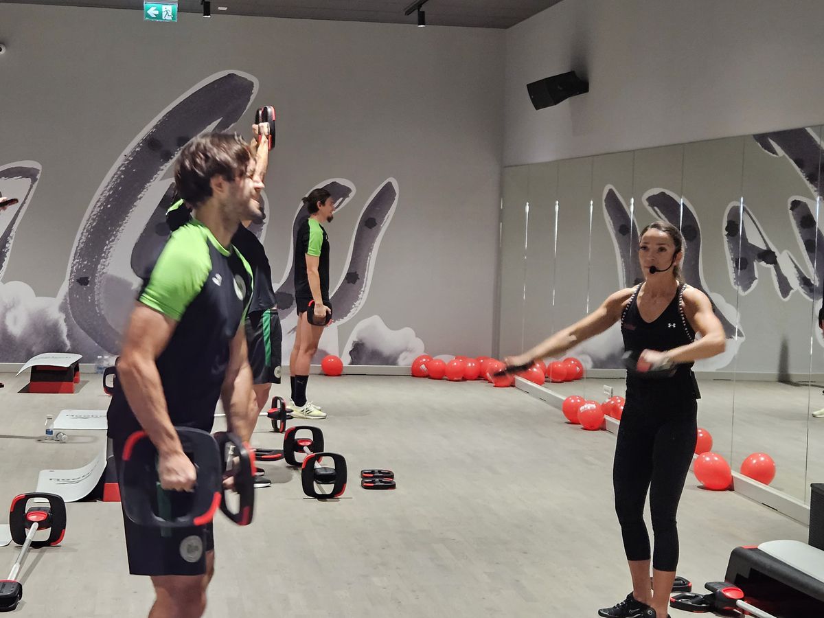 Concordia Chiajna s-a pregătit cu o antrenoare de fitness! Imagini inedite de la antrenament: cine i-a îmblânzit pe fotbaliști