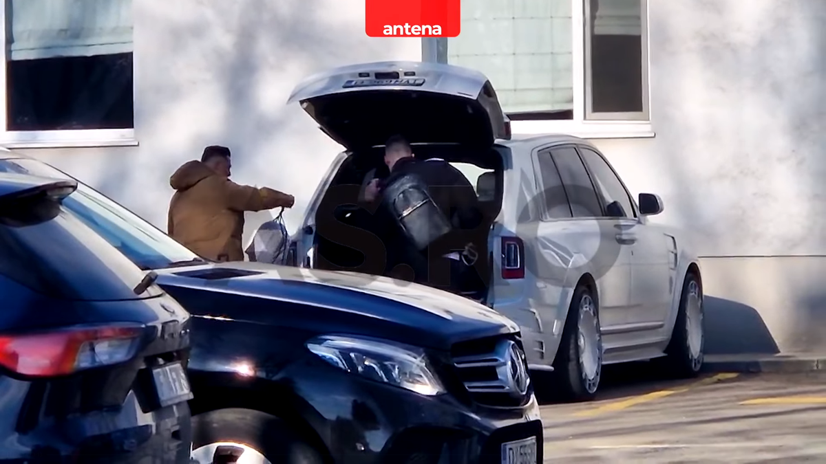 Mirel Rădoi a ajuns la Craiova! Primele imagini cu noul antrenor al oltenilor » Cine l-a întâmpinat