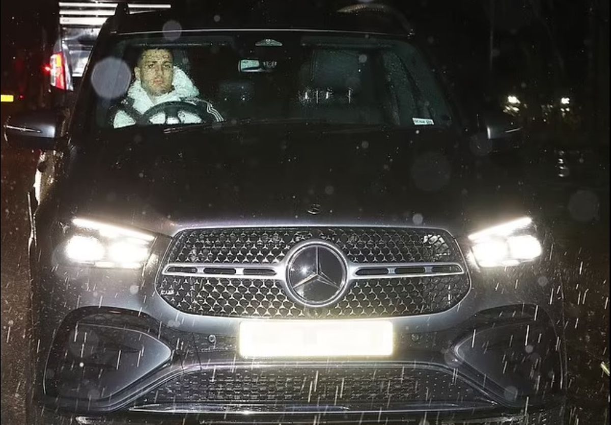 Limuzinele conduse de jucătorii și managerul lui Manchester United