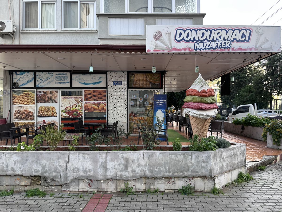 Surpriza uriașă din Alanya: ce am găsit acasă la Ianis Hagi » „Prințul” captiv în raiul pensionarilor