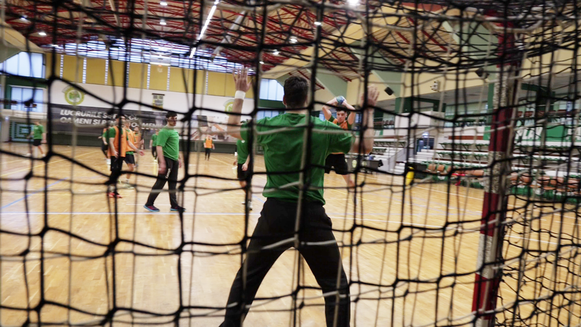 De trei ori pe săptămână, în fiecare după-amiază, sala de sport din Chiajna prinde viață