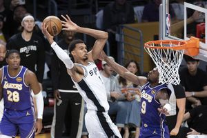 „Sunt îngrozit. Îmi pun întrebări despre propria viață” » Una din cele mai mari vedete din NBA a criticat acțiunile agenților ICE