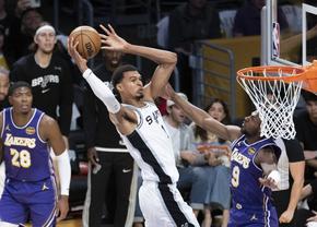 „Sunt îngrozit. Îmi pun întrebări despre propria viață” » Una din cele mai mari vedete din NBA a criticat acțiunile agenților ICE