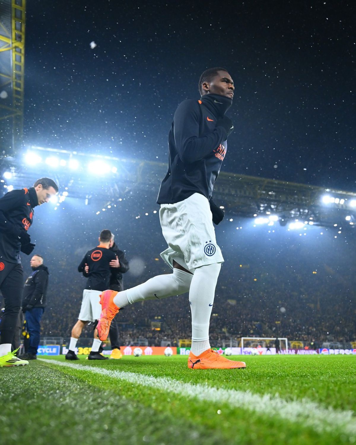 Inter Milano a spart „Zidul Galben”, dar Cristi Chivu ratează calificarea directă în „optimi”