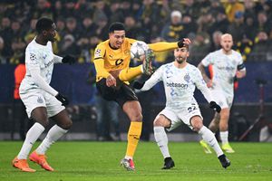 Borussia Dortmund - Inter » Istvan Kovacs îl arbitrează pe Chivu în „finala” pentru calificarea directă: ratare imensă pentru gazde