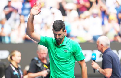 Novak Djokovic era condus cu 0-2 la seturi în sferturile Australian Open, dar adversarul a abandonat: „Sunt norocos, urma să plec acasă”
