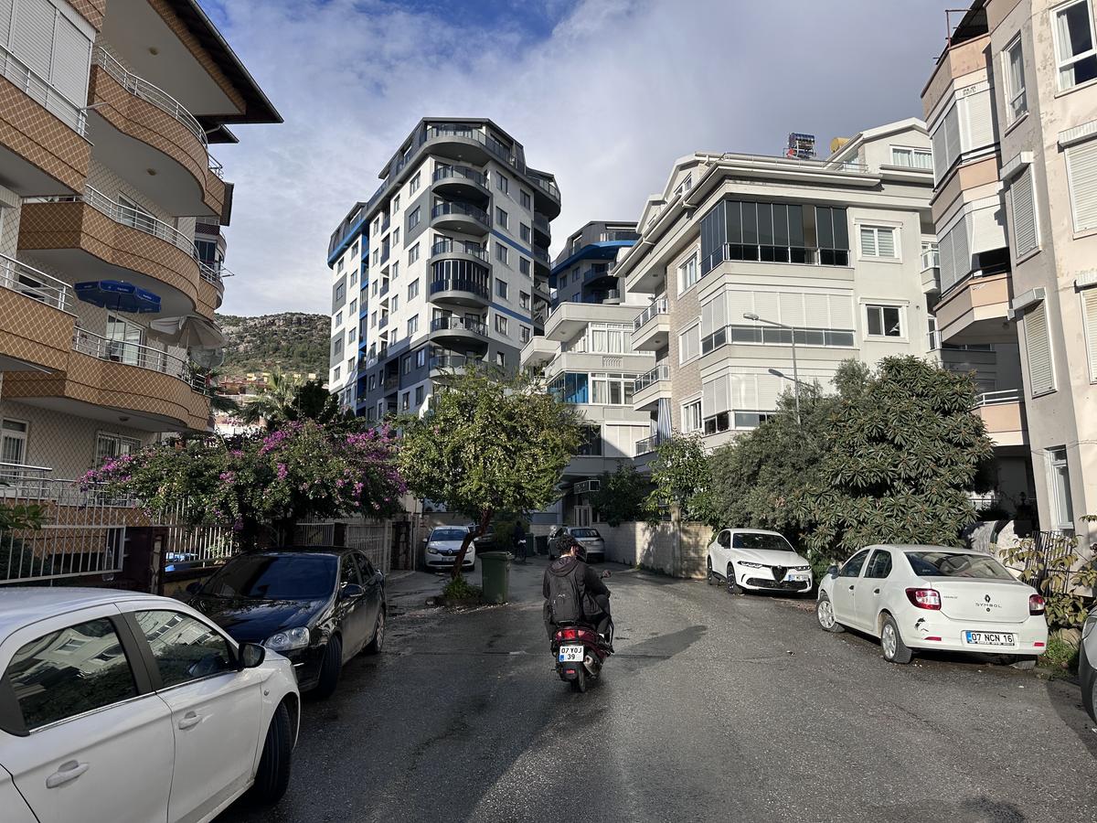 Surpriza uriașă din Alanya: ce am găsit acasă la Ianis Hagi » „Prințul” captiv în raiul pensionarilor