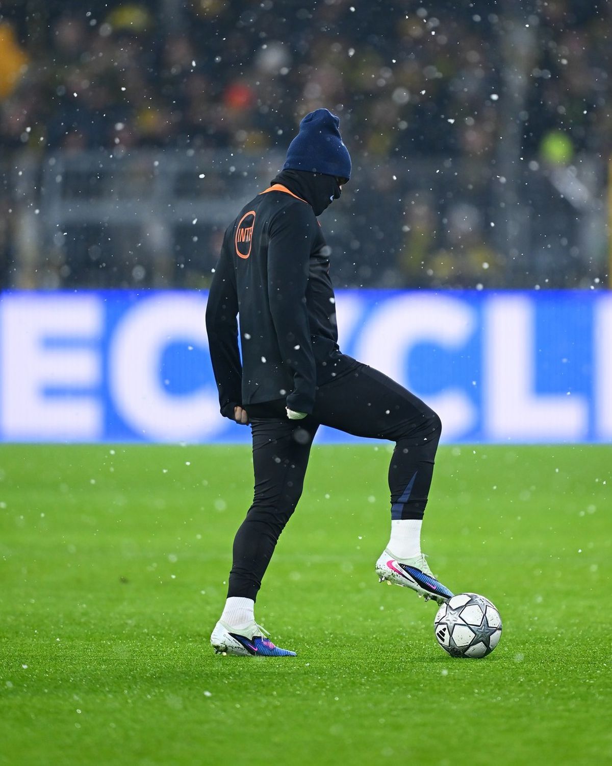 Inter Milano a spart „Zidul Galben”, dar Cristi Chivu ratează calificarea directă în „optimi”